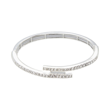 Boxpulsera color Plata marca Nine West tipo bangle minimalista con terminado en acabado pave